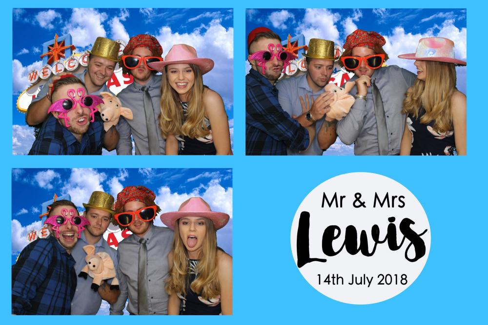 Mr & Mrs Lewis's Wedding | View more photos from the event at images.mobile-photo-booth.com/u/MobilePhotoBoothUK/Mr-Mrs-Lewiss-Wedding